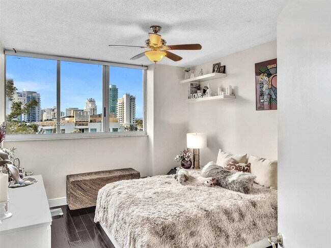 Building Photo - 6422 Collins Ave