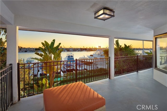 Building Photo - 2572 Bayshore Dr