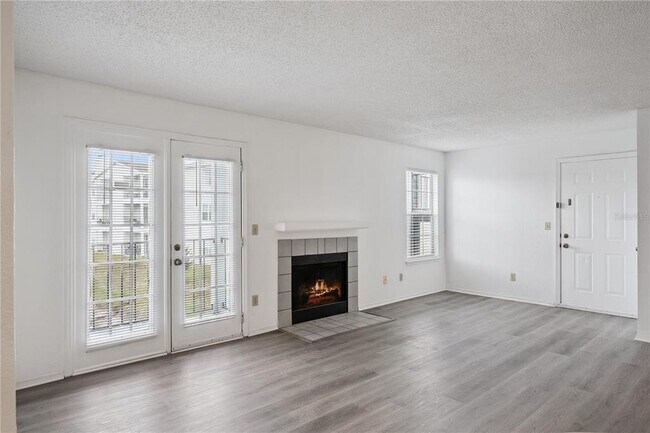 Building Photo - 2550 N Alafaya Trail