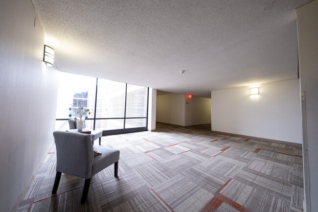 Building Photo - 7200 York Ave S