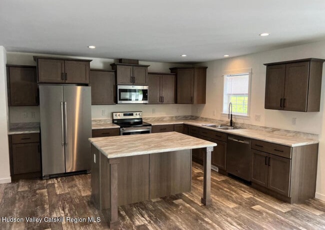 Building Photo - 37 Van Dyck St