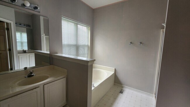 Building Photo - 5908 Solitude Way