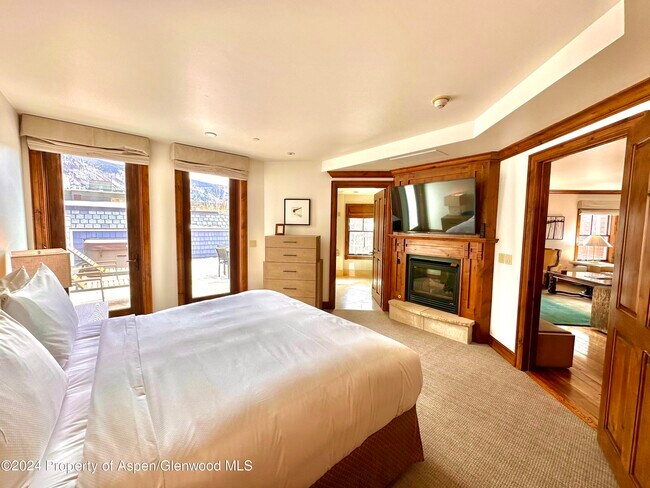 Building Photo - 415 E Dean St