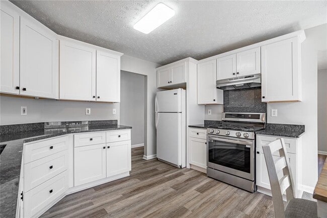 Building Photo - 2493 Barndale Dr