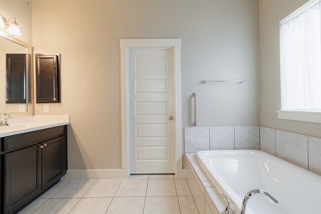 Building Photo - 16831 Osprey Bend Dr