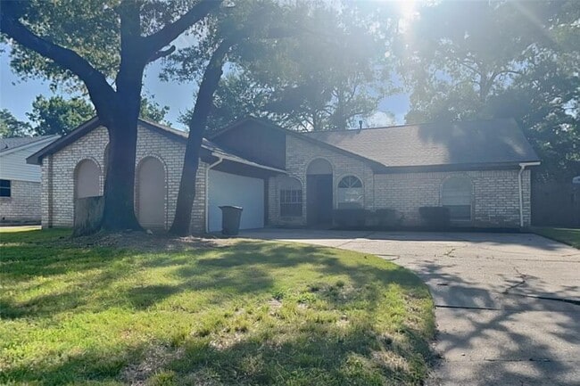 Primary Photo - 3214 Evergreen Glade Dr