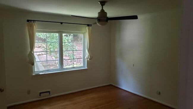 Building Photo - 3857 Land O Lakes Dr NE