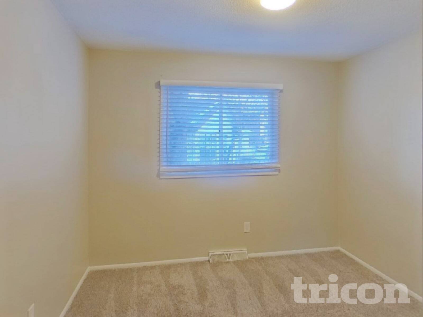 Building Photo - 13101 Thomas Ave