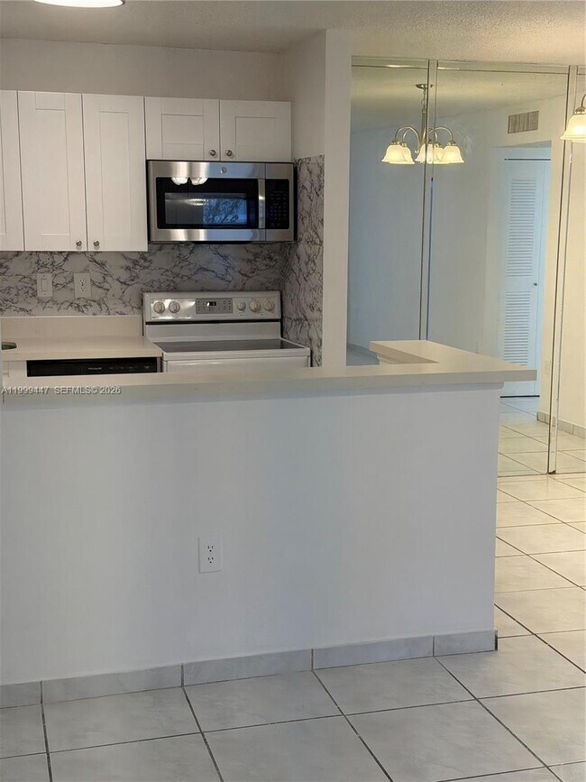 Building Photo - 823 NE 199th St