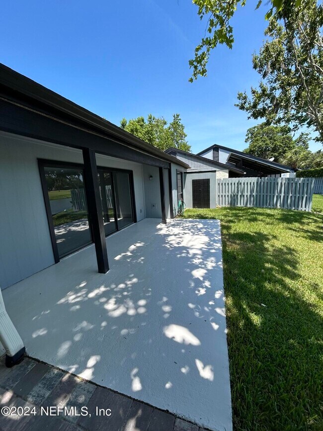 Building Photo - 160 Bermuda Ct
