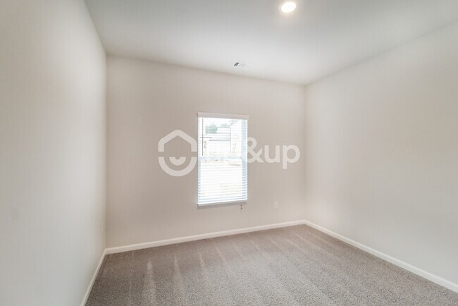 Building Photo - Fantastic 4bd/2.5ba home! Let yourself in!
