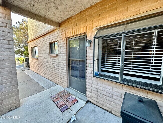 Building Photo - 4614 N Stanton St
