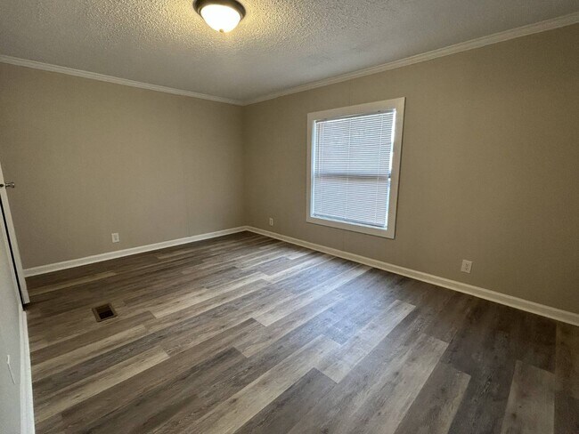 Building Photo - 38 White Oak Village