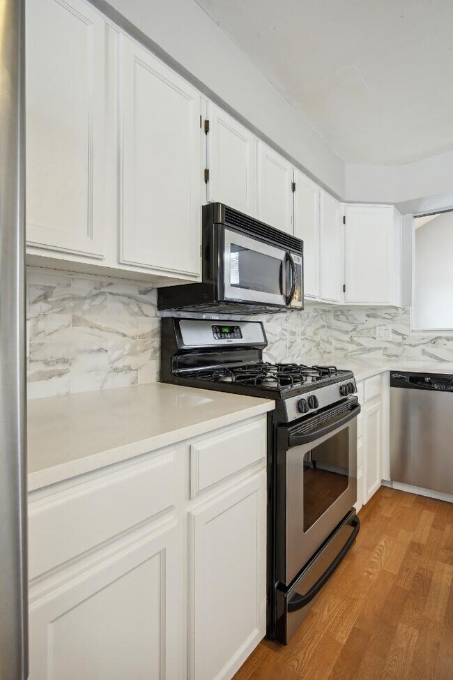Building Photo - 7950 S Garrison Ct