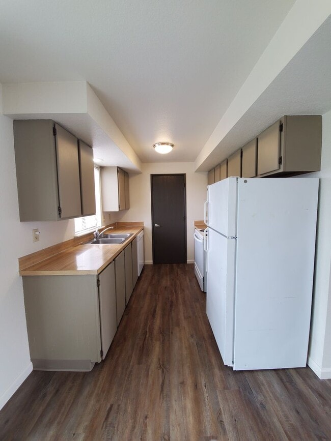 Building Photo - 1004 S Zillah Ct