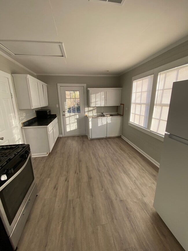 Building Photo - Charming & Efficient Living in the Heart of Houma