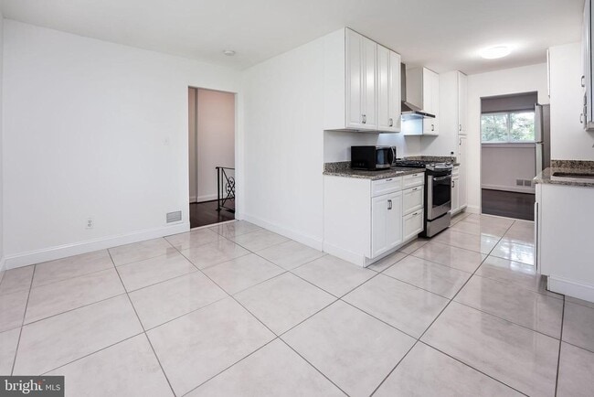 Building Photo - 7815 Bristow Dr