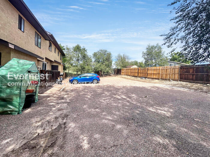 Building Photo - 1985 Mineola Ct