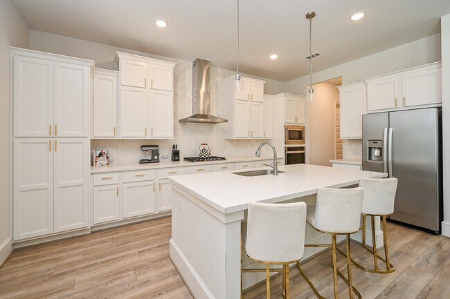 Building Photo - 9006 Meadow Bridge Dr