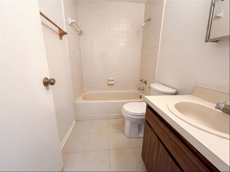 Building Photo - 5720 Kneeland Ln