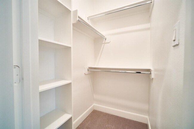 Building Photo - 2802 Grand Fountains Dr
