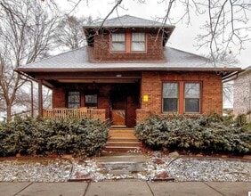 Building Photo - 1004 B St