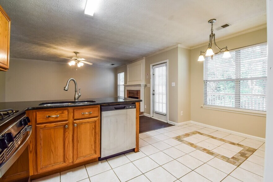 Building Photo - 1068 Litchfield Way SW