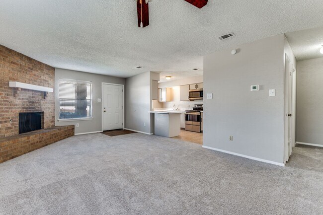 Building Photo - Charming 2-Bedroom Townhome in North Irving with Spacious 2-Car Garage