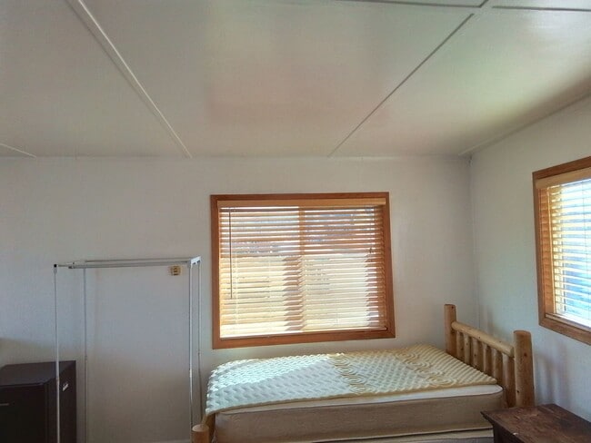 Building Photo - Studio for single person-All Utilities Included!