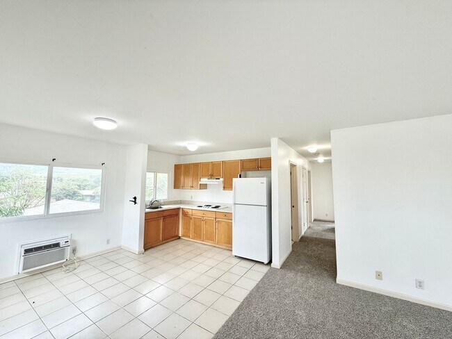 Building Photo - Huge 6br/3ba SF House with Solar Panels!