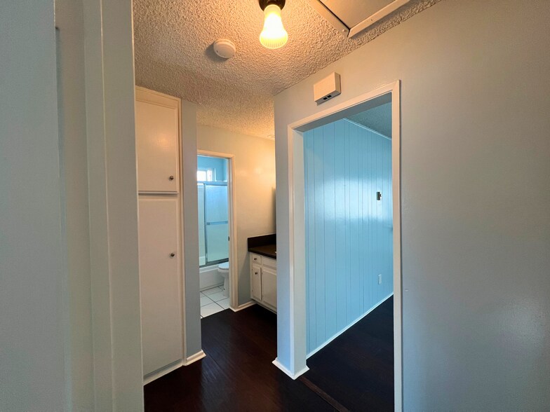 Building Photo - 4371 Green Ave