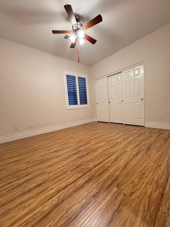 Building Photo - LUXURY LIVING • GOLF COURSE VIEW • GUARD-GATED COMMUNITY