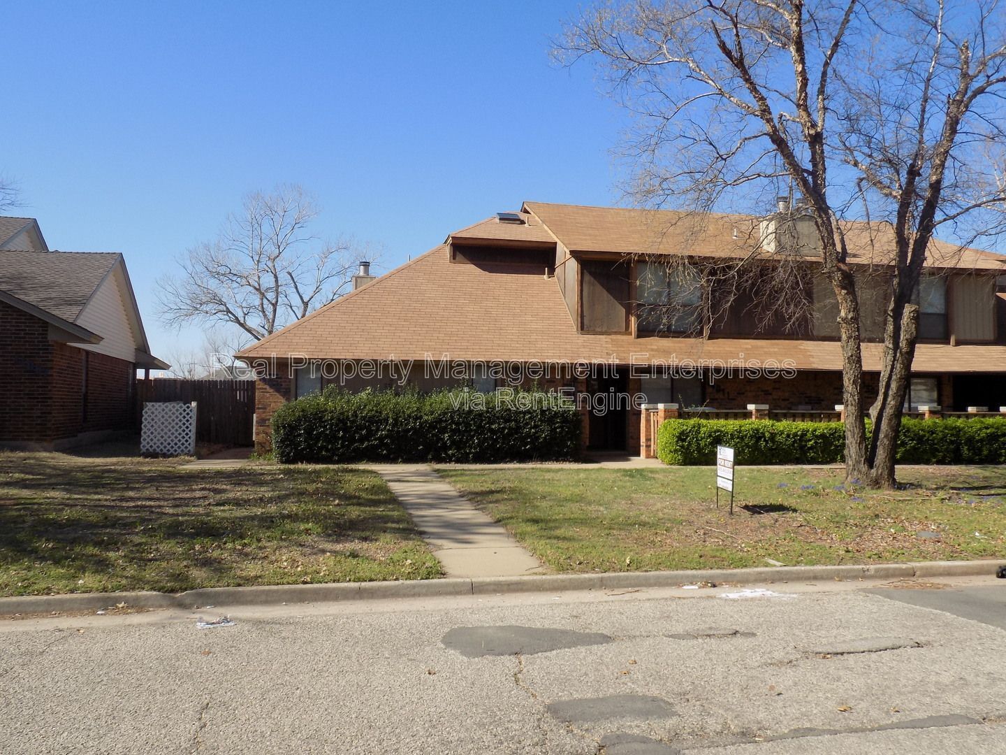 Building Photo - 14011 Fairhill Ave