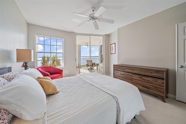 Building Photo - 5800 NE Island Cove Way