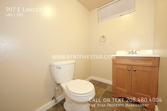 Building Photo - Home Available in University Area! This 4 ...