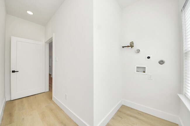 Building Photo - 1316 W Willis St