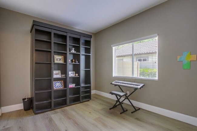 Building Photo - 3207 Meadow Side Pl