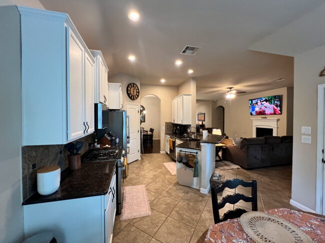Building Photo - 222 Overland Trace Dr