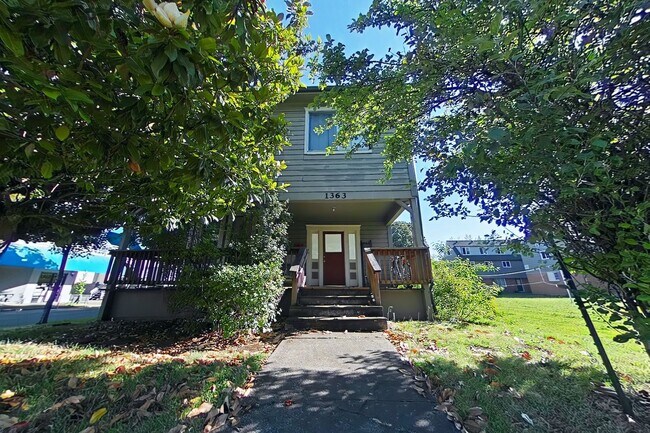Primary Photo - 1 Bedroom Apartment ~ Close to Campus