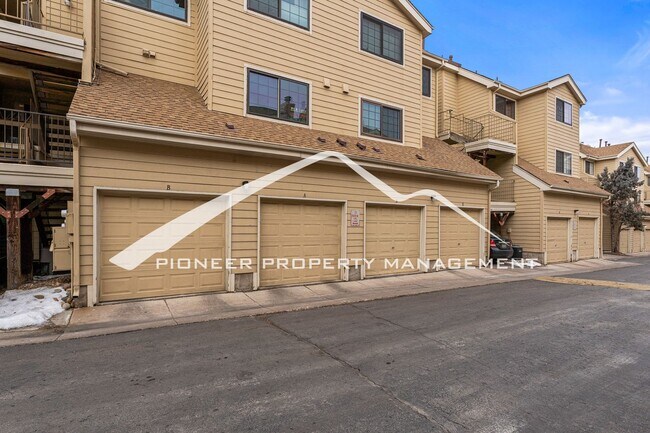Building Photo - Gorgeous Condo with Washer/Dryer and Central AC
