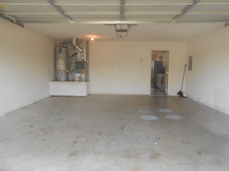 Building Photo - 156 Rob St