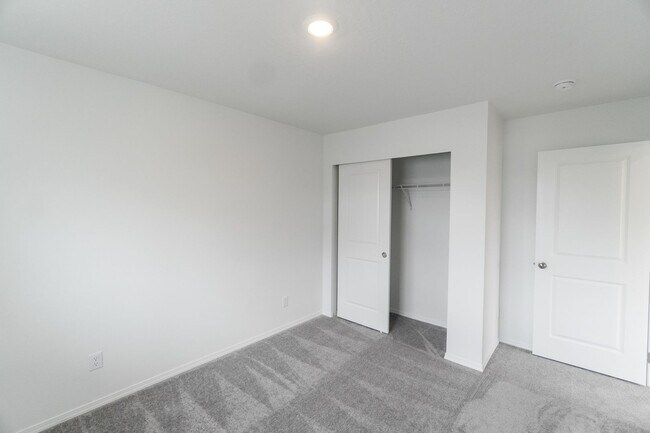 Building Photo - 1306 N Wilhelm Wy