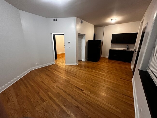 Building Photo - 4759 N Lincoln Ave