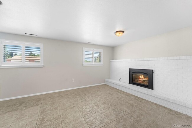 Building Photo - 5585 Escondido Dr