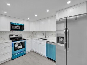 Building Photo - 3700 Oaks Clubhouse Dr