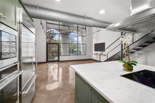 Building Photo - 1025 S Shepherd Dr