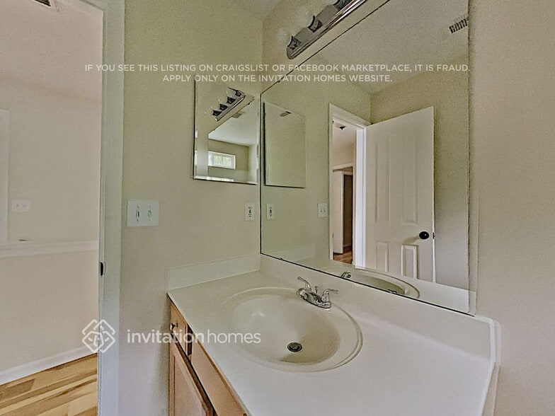 Building Photo - 8670 Brook Glen Ln