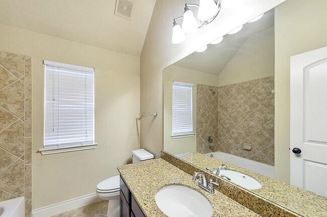 Building Photo - 28810 Davenport Dr