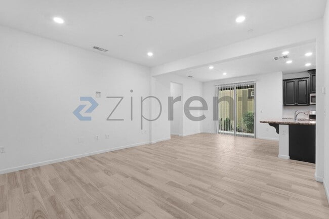 Building Photo - 9287 Mystic Lake Alley