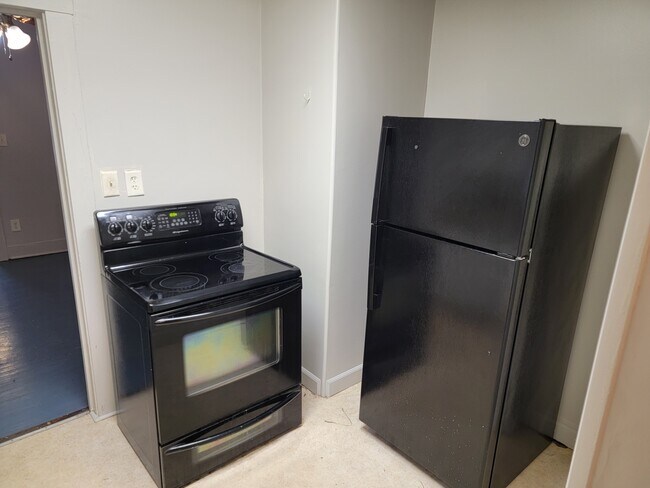 Building Photo - 623 N Topeka St